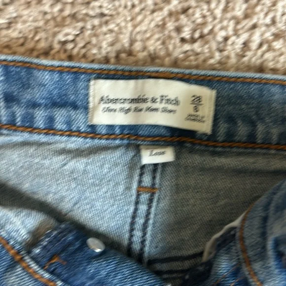 Abercrombie and fitch distressed denim shorts size 28/6 - Picture 2 of 3